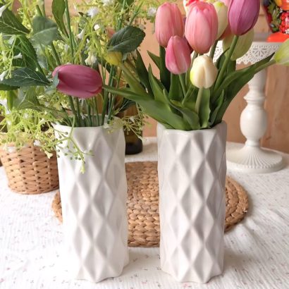 Порцелянова ваза для квітів в білому кольорі об'ємні ромби