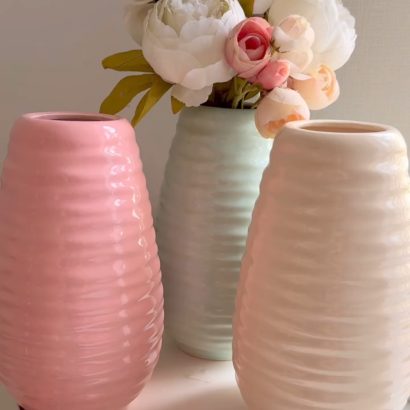 Кольорова велика порцелянова ваза ручної роботи для квітів