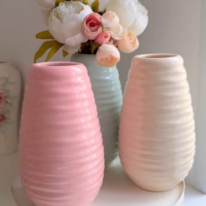 Кольорова велика порцелянова ваза ручної роботи для квітів