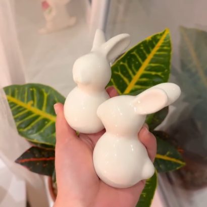 Пара білих порцелянових сувенірних зайчиків, 2 шт