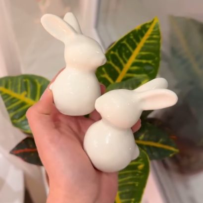 Пара білих порцелянових сувенірних зайчиків, 2 шт