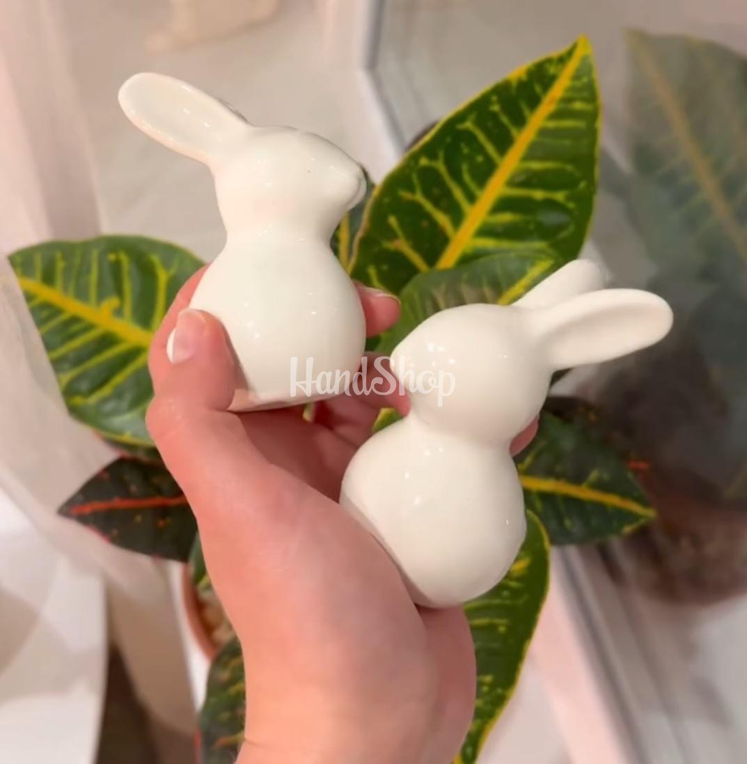 Пара білих порцелянових сувенірних зайчиків, 2 шт Пара білих порцелянових сувенірних зайчиків, 2 шт