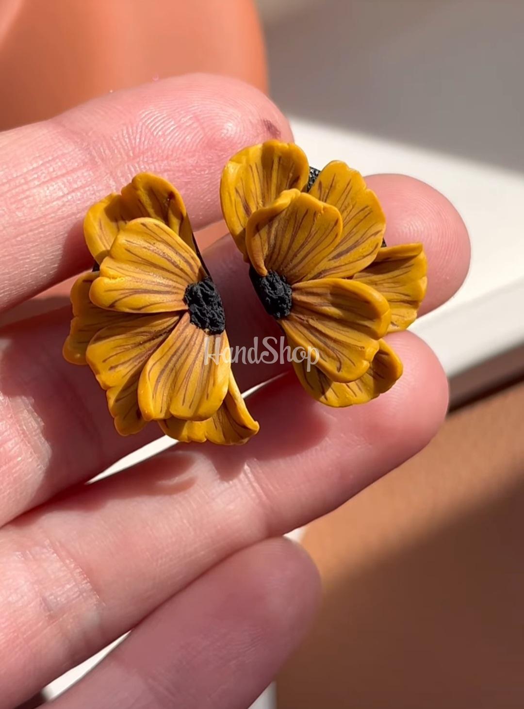 Святкові жіночі сережки квітка половинки з полімерної глини Святкові жіночі сережки квітка половинки з полімерної глини