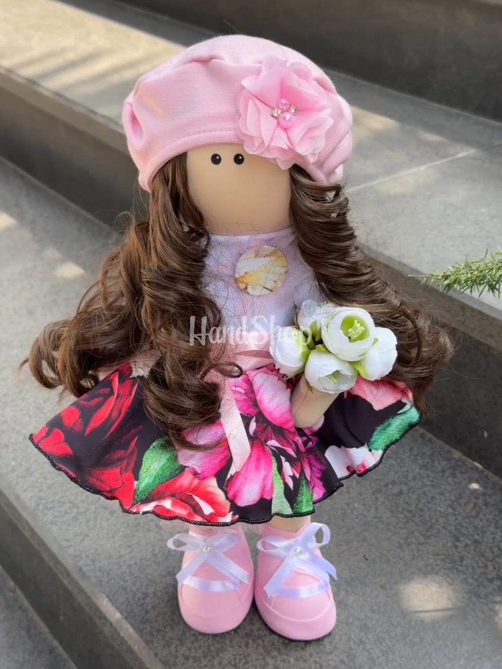 Інтер’єрна лялька тільда з кудрявим довгим волоссям у сукні Інтер’єрна лялька тільда з кудрявим довгим волоссям у сукні