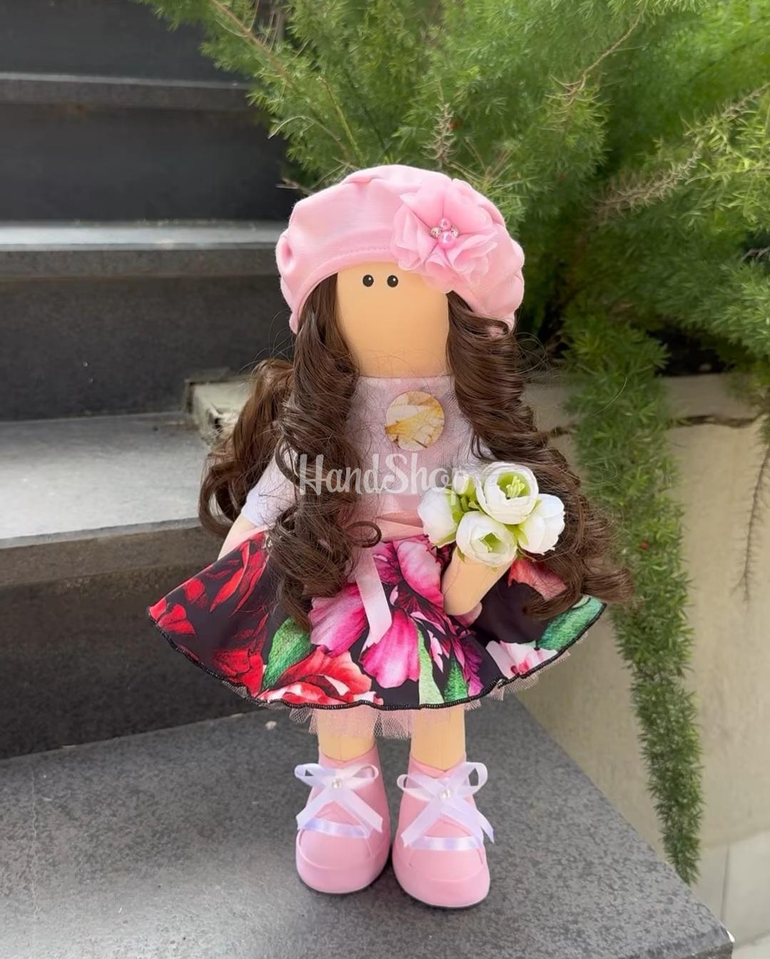 Інтер’єрна лялька тільда з кудрявим довгим волоссям у сукні Інтер’єрна лялька тільда з кудрявим довгим волоссям у сукні