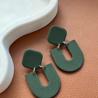 Жіночі стильні геометричні зелені сережки з полімерної глини