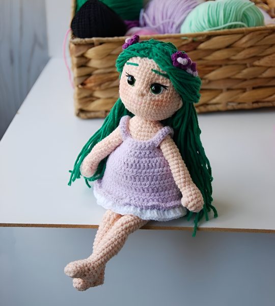 В’язана іграшка лялька лісова Мавка у фіолетовій сукні
