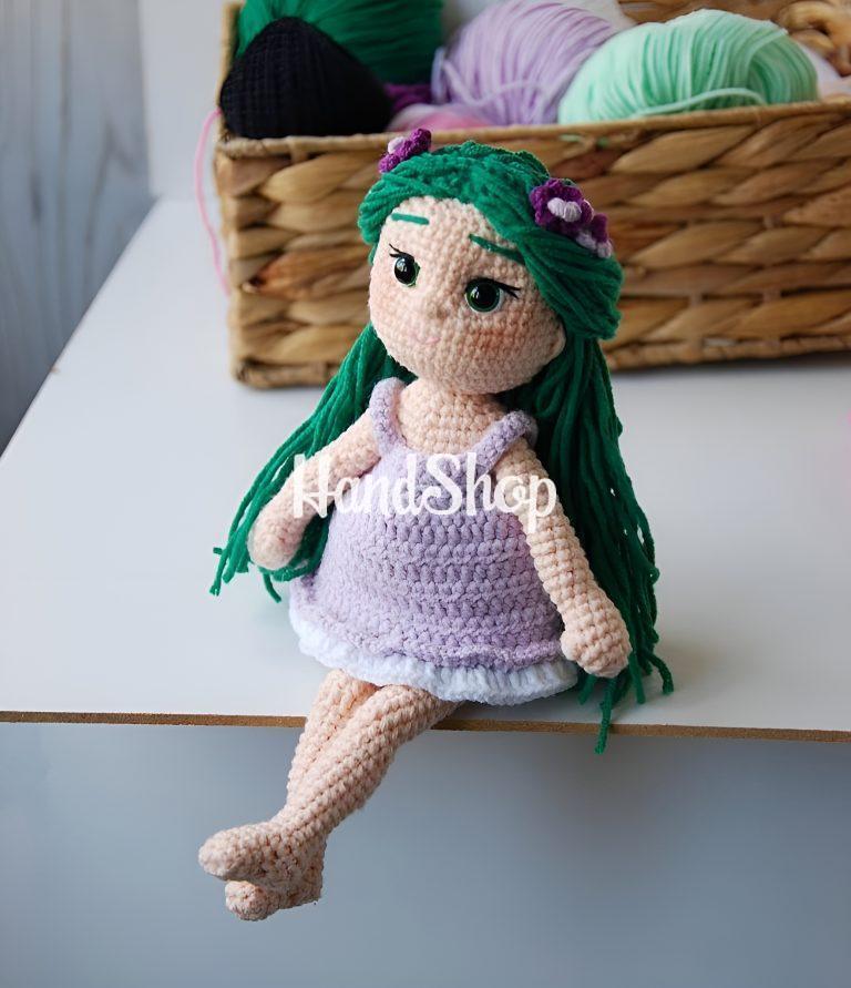 Вязаная игрушка кукла лесная Мавка в фиолетовом платье — фото 2