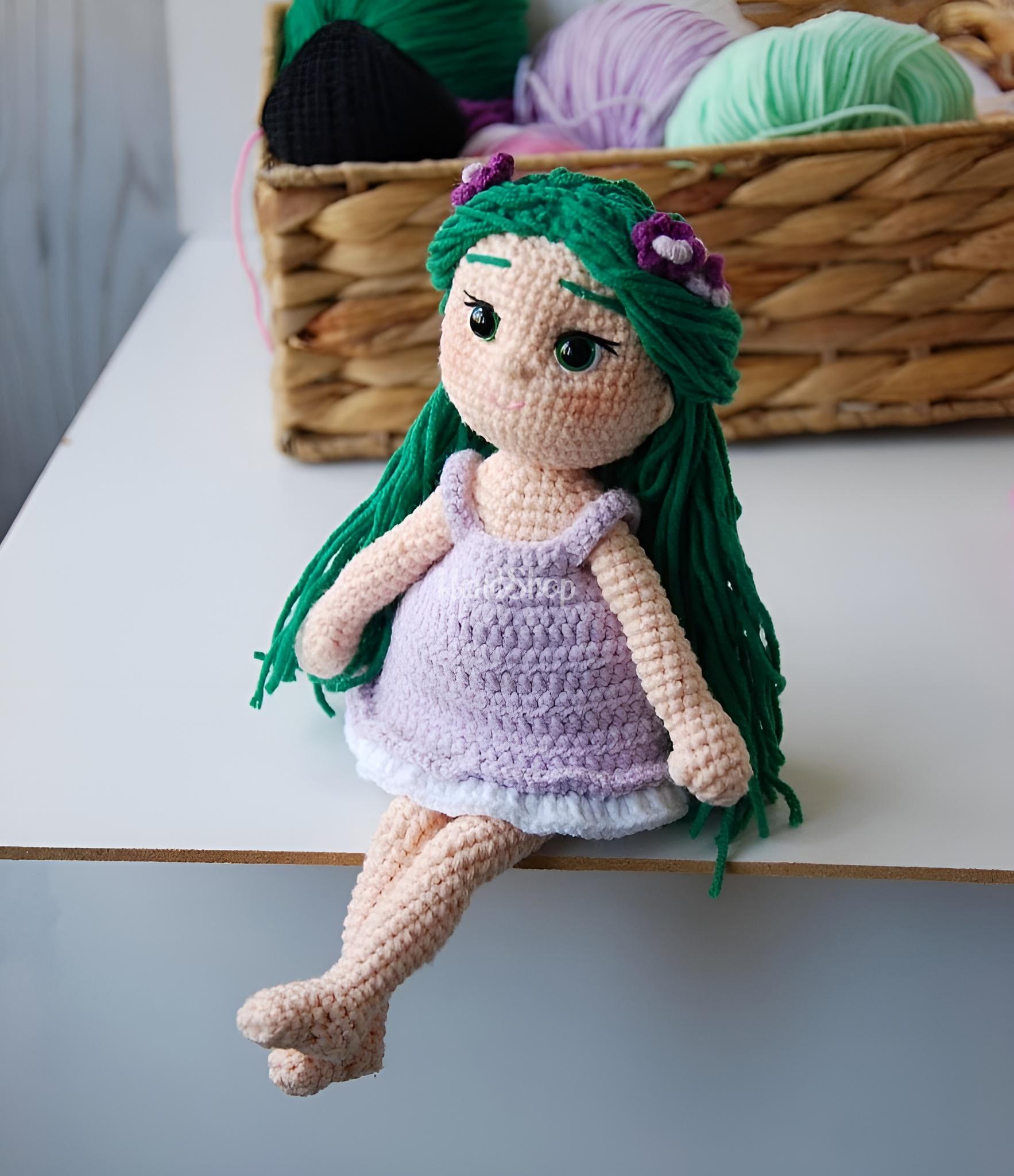 В’язана іграшка лялька лісова Мавка у фіолетовій сукні В’язана іграшка лялька лісова Мавка у фіолетовій сукні