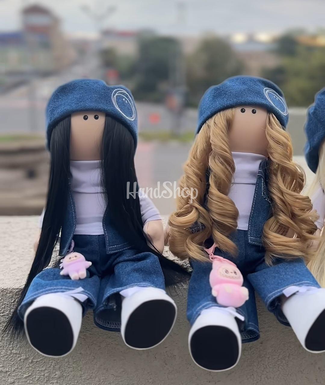 Сувенірна лялька тільда чорнява з іграшкою Labubu (Лабубу) Сувенірна лялька тільда чорнява з іграшкою Labubu (Лабубу)