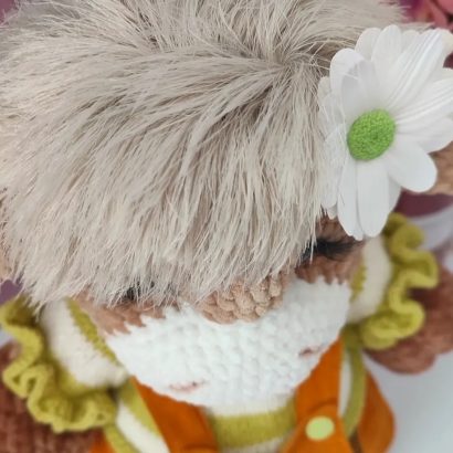 Сувенірна авторська в’язана м’яка дитяча іграшка корівка