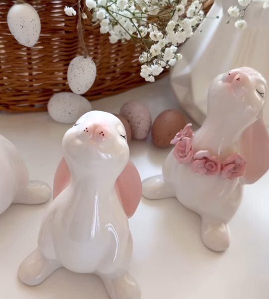 Декоративний білий порцеляновий зайчик сувенір