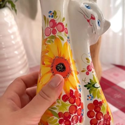 Сувенірна пара білі котики петриківський розпис кераміка