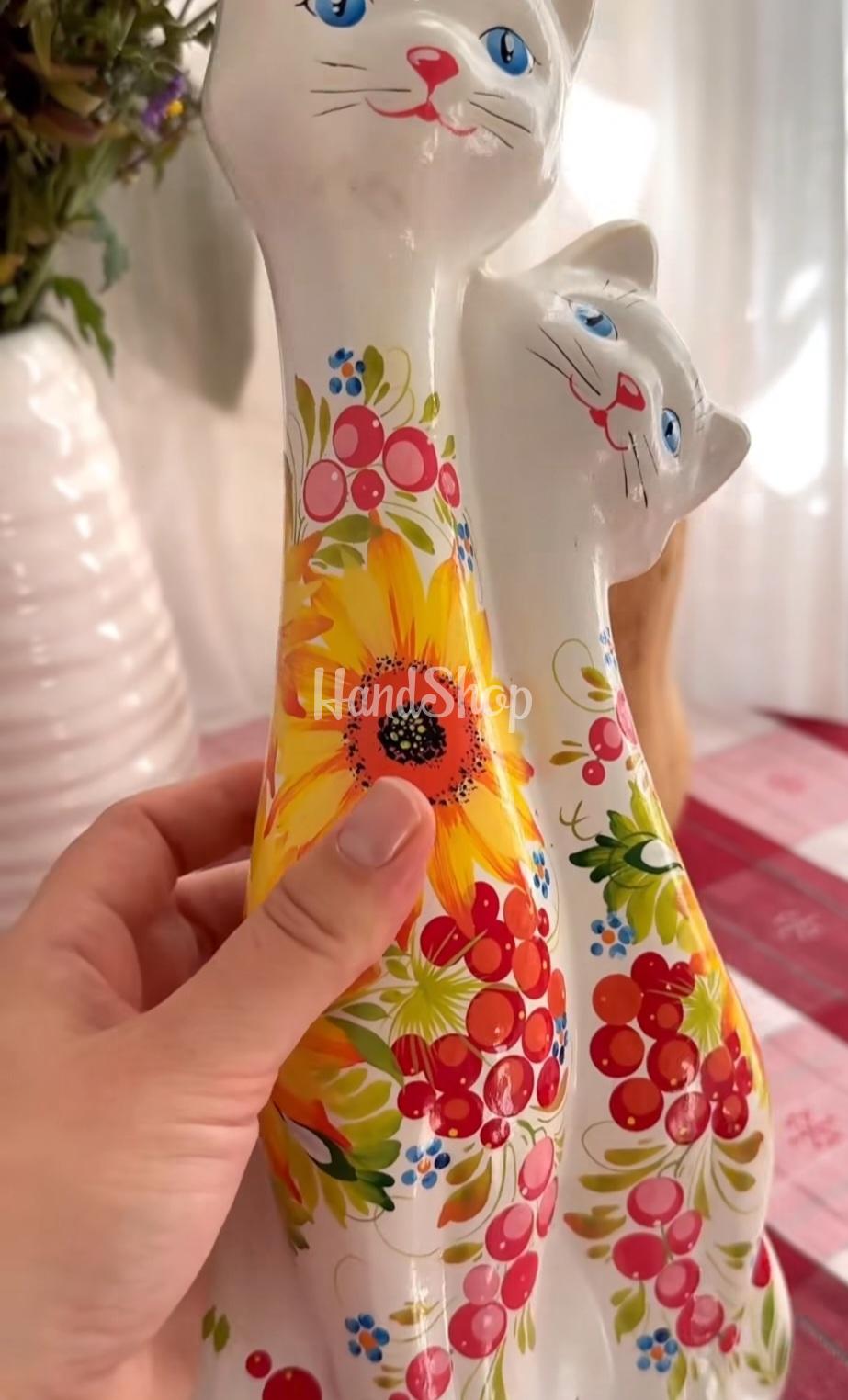 Сувенірна пара білі котики петриківський розпис кераміка Сувенірна пара білі котики петриківський розпис кераміка