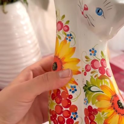 Сувенірна пара білі котики петриківський розпис кераміка