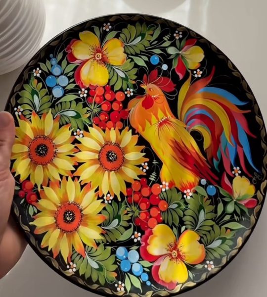 Керамічна тарілка панно петриківський розпис півник