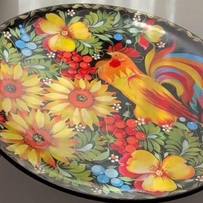 Керамічна тарілка панно петриківський розпис півник