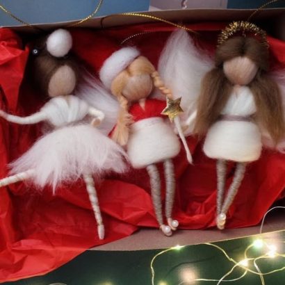 Новорічна лялька підвіска ангел з вовни на ниточці 2025