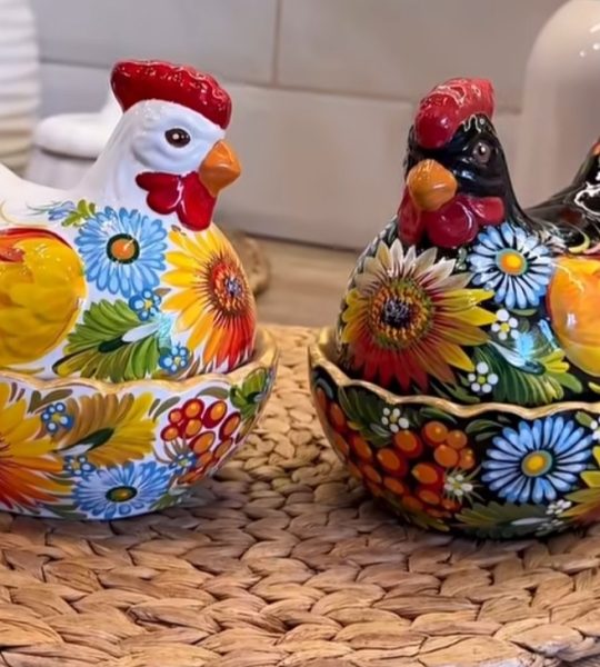 Сувенірна пара курочки петриківський розпис кераміка 2 шт