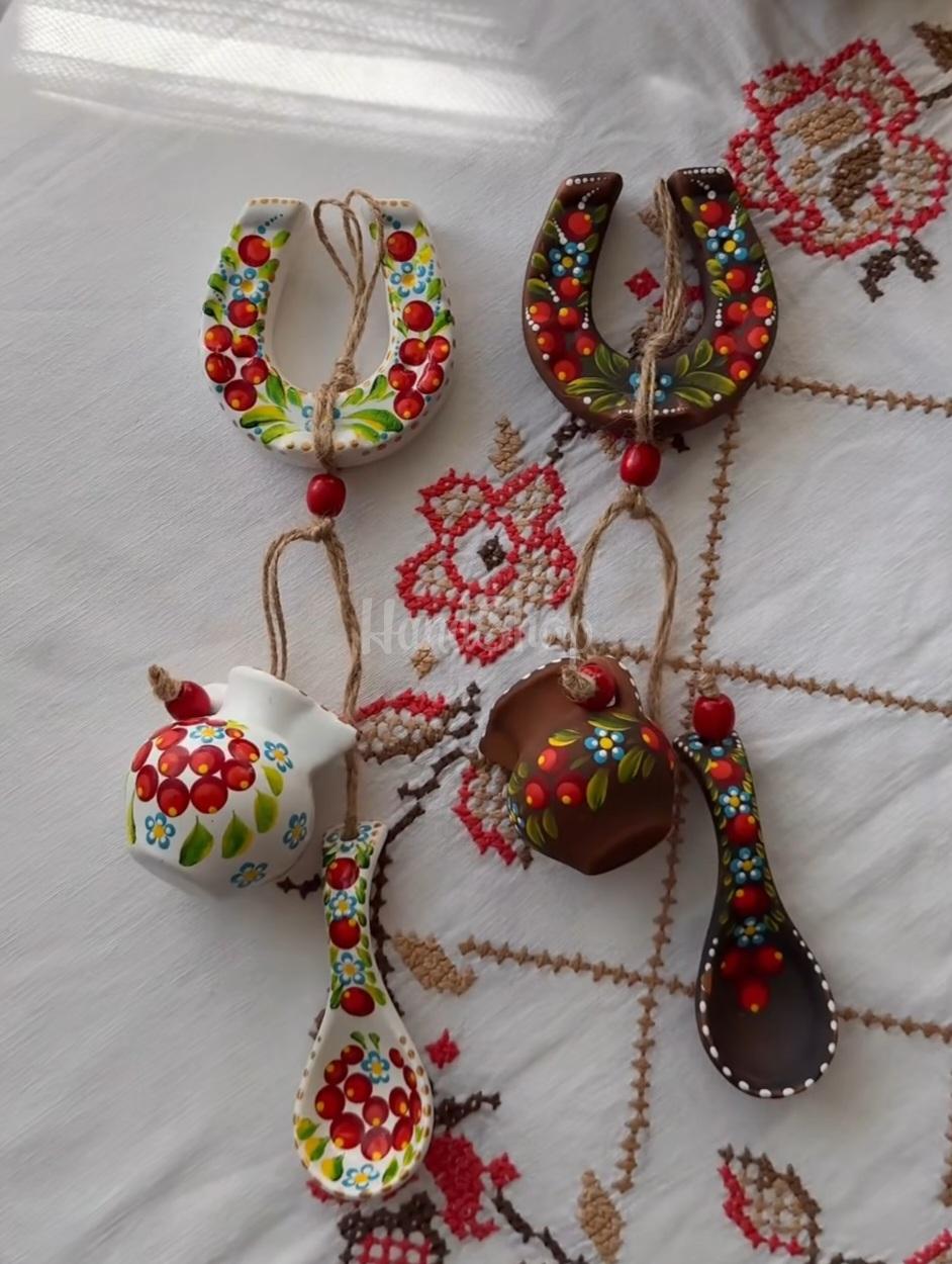 Керамічна підвіска підкова з петриківським розписом (на вибір!) Керамічна підвіска підкова з петриківським розписом (на вибір!)