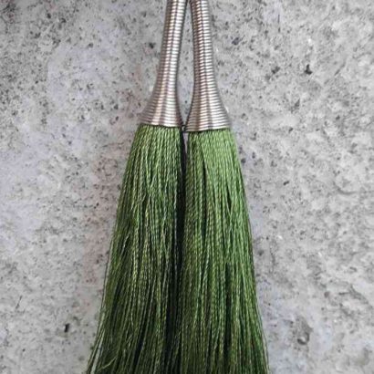 Женские серьги кисточки с зеленой шелковой нити