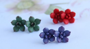 Квітковий мінімалізм: гвоздики з глини на вухах квіти сукуленти