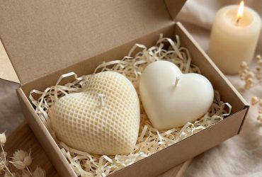 Естетичний набір свічок у формі сердець - дві авторські соєві свічки кремового кольору з різними текстурами та персональним ароматом