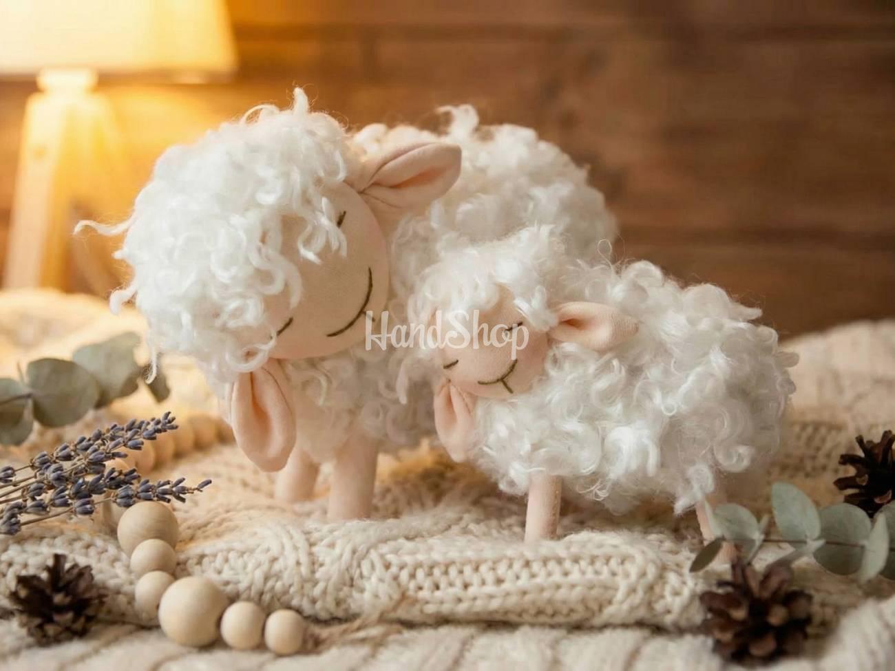 Новорічна сувенірна авторська м'яка біла кудрява вівця 2026 Новорічна сувенірна авторська м'яка біла кудрява вівця 2026