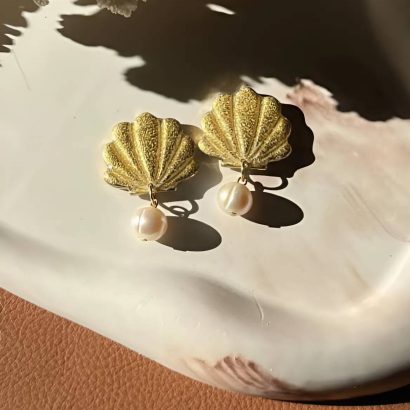 Авторські жіночі літні морські сережки мушля з перлиною