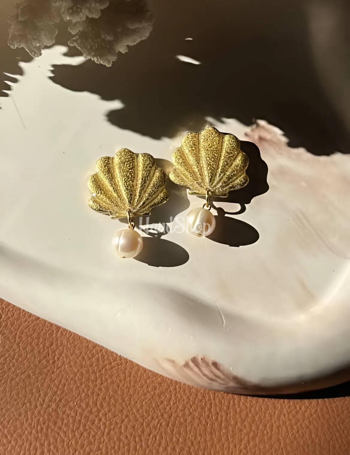 Авторські жіночі літні морські сережки мушля з перлиною Авторські жіночі літні морські сережки мушля з перлиною