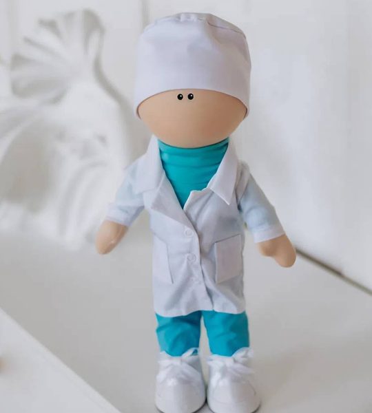 Сувенірна лялька тільда текстильна лікар хірург