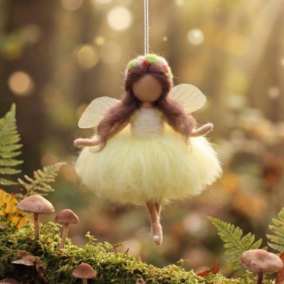 Лялечка сувенір з вовни підвіска веснянка ангел з крилами