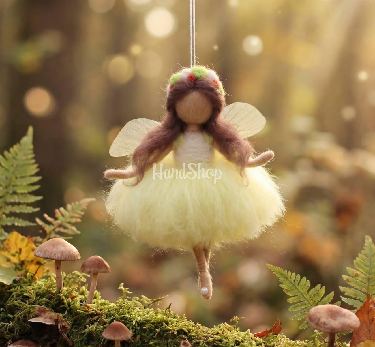 Лялечка сувенір з вовни підвіска веснянка ангел з крилами Лялечка сувенір з вовни підвіска веснянка ангел з крилами