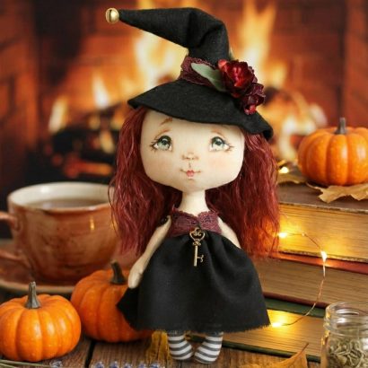 Відьмочка авторська інтер’єрна сувенірна лялька з квітами