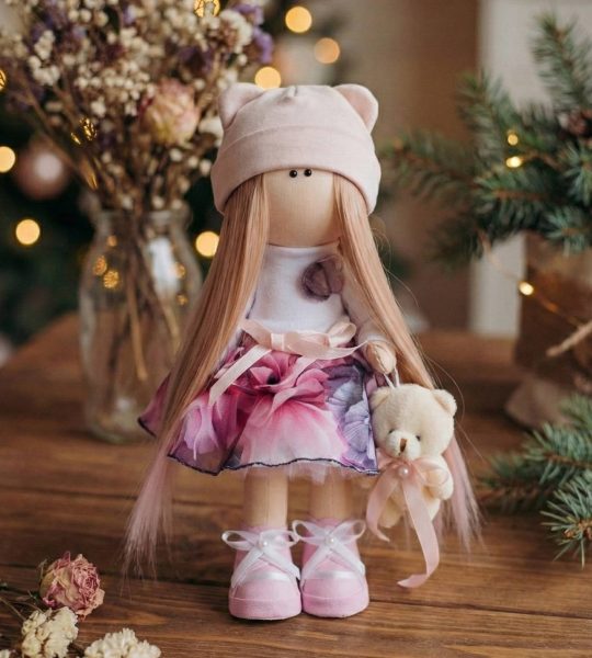 Сувенірна текстильна лялька велика з довгим амбре волоссям