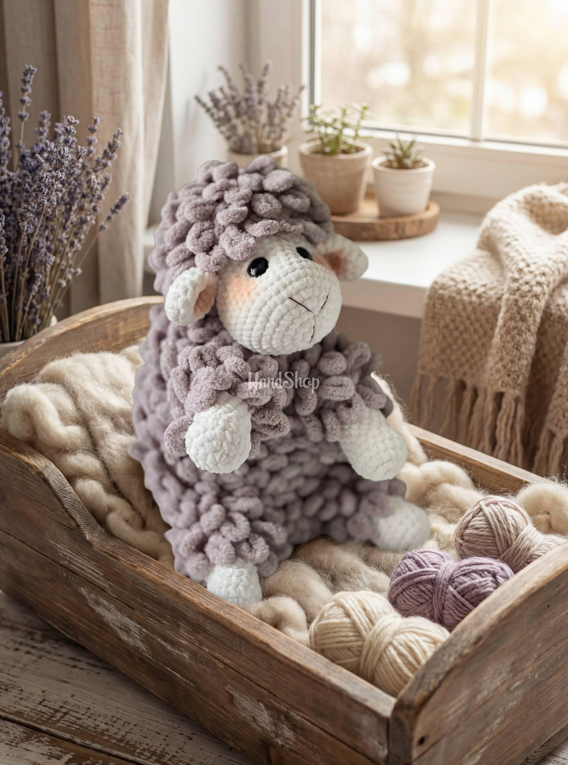 Новорічна велика в’язана іграшка пухнаста вівця 2026 Новорічна велика в’язана іграшка пухнаста вівця 2026