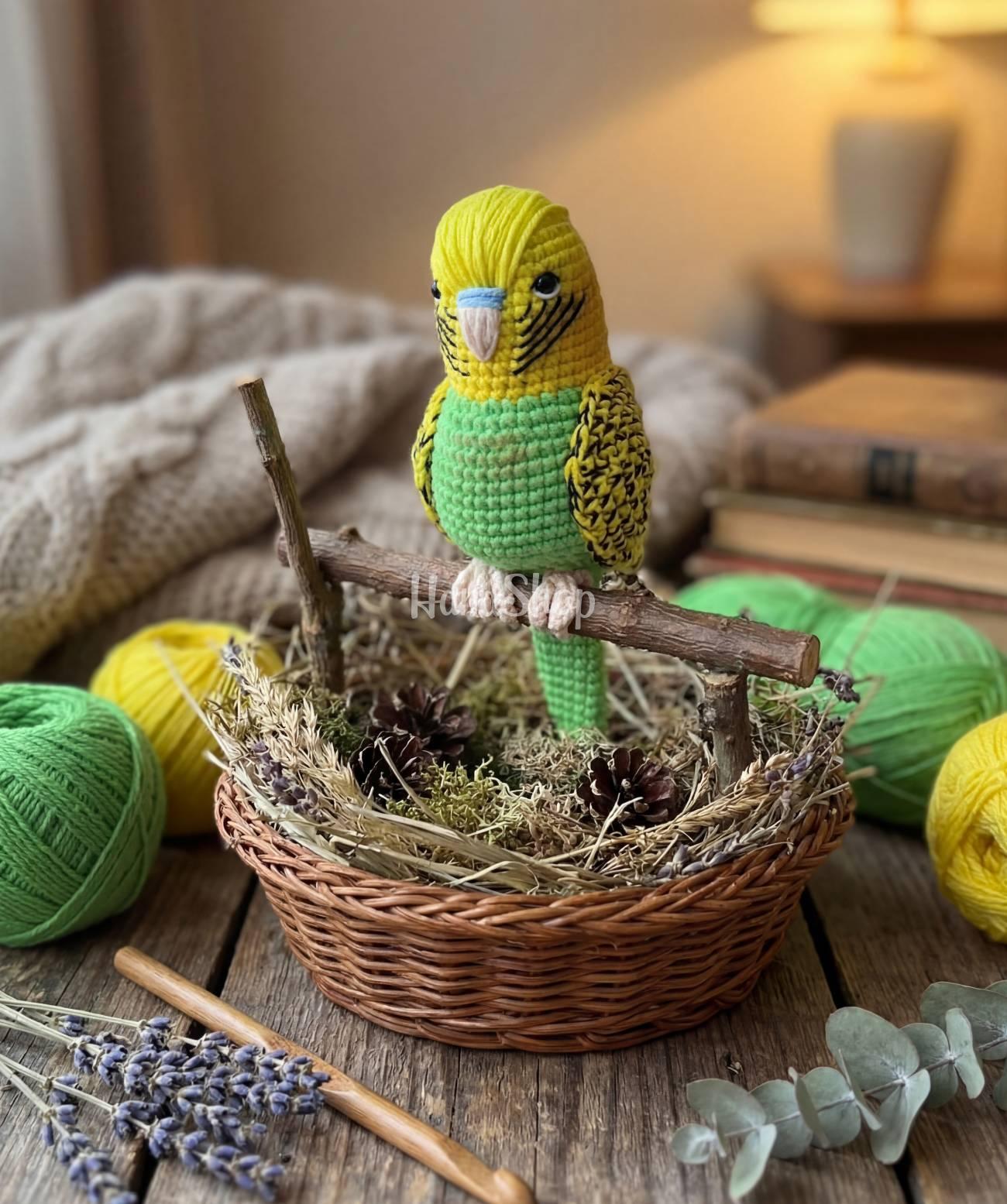Іграшка в’язаний папуга в жовто-салатовому кольорі Іграшка в’язаний папуга в жовто-салатовому кольорі