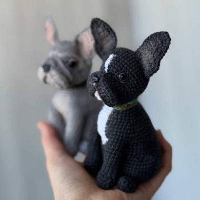 Авторська іграшка в’язаний пес французький бульдог чорний