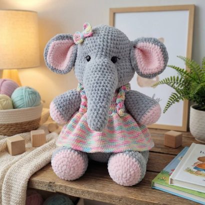 Авторська м'яка іграшка великий слоник дівчинка у сукні