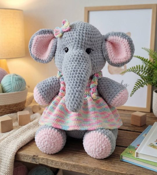 Авторська м'яка іграшка великий слоник дівчинка у сукні