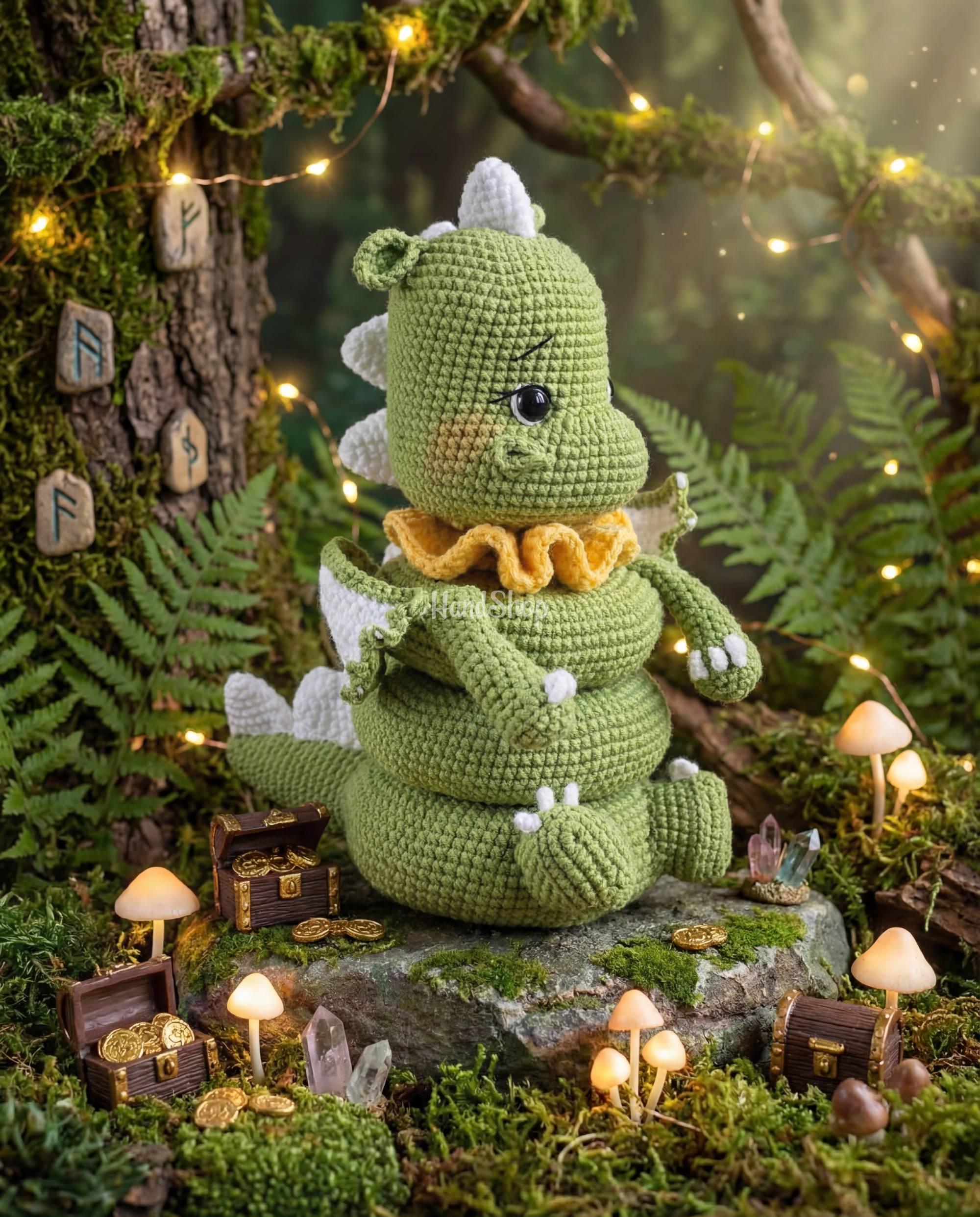 В’язана розвиваюча іграшка зелений дракон пірамідка сувенір В’язана розвиваюча іграшка зелений дракон пірамідка сувенір