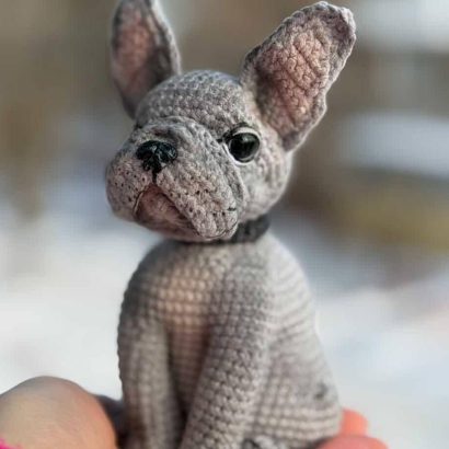 Авторська іграшка в’язаний пес сірий французький бульдог