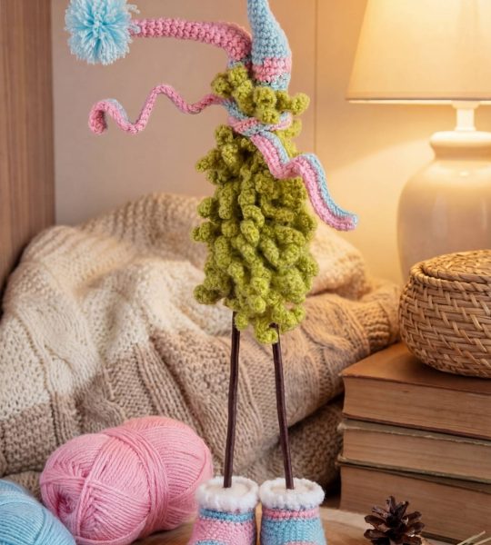 Авторські новорічні сувеніри 2026 в'язані ялинки парочка