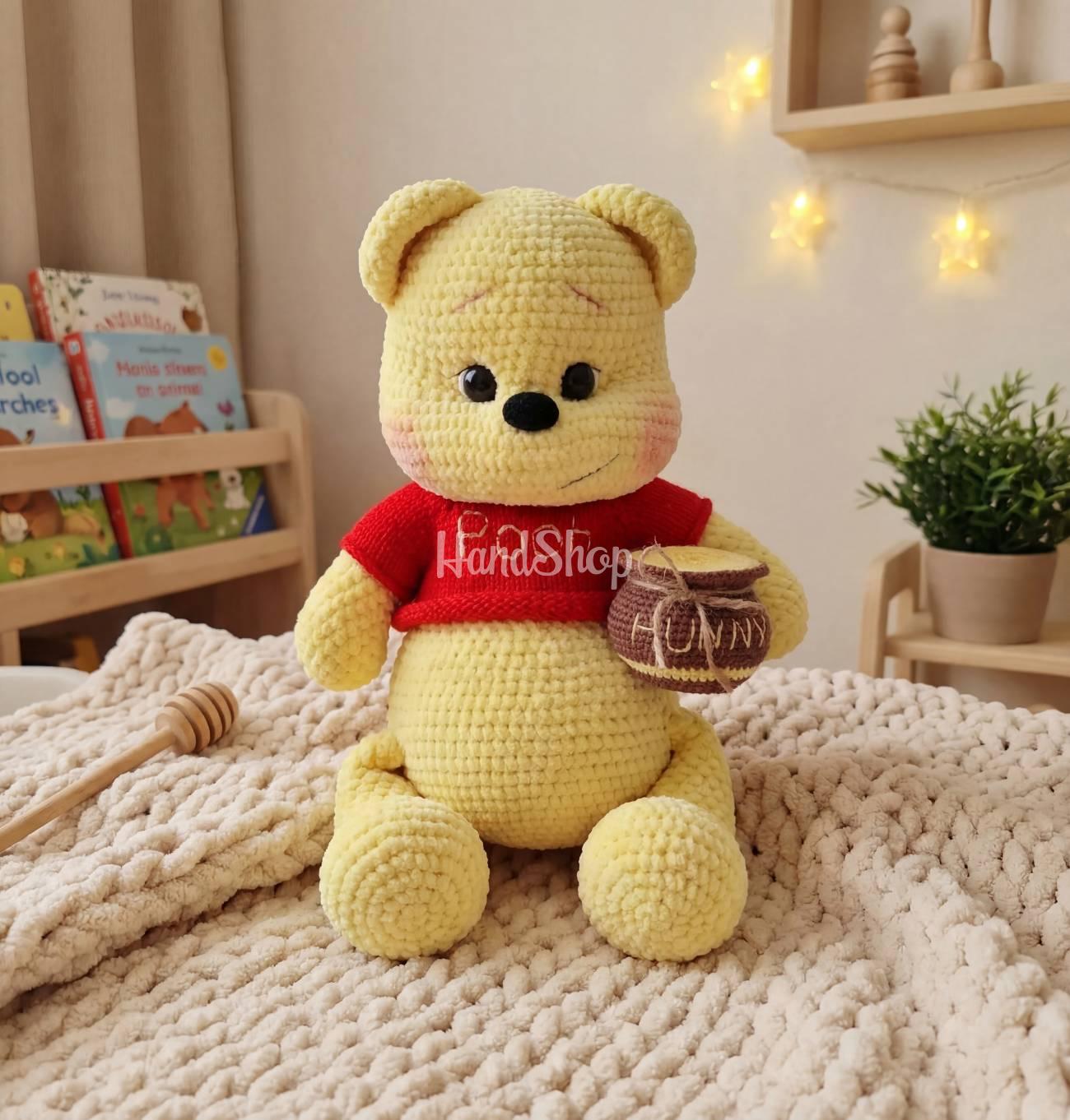 Сувенірна авторська в'язана м’яка дитяча іграшка Вінні Пух Сувенірна авторська в'язана м’яка дитяча іграшка Вінні Пух