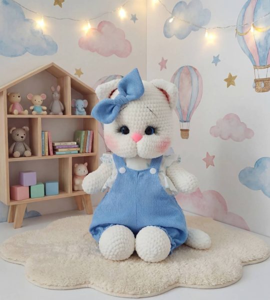 Авторська дитяча іграшка в'язаний білий котик 2026