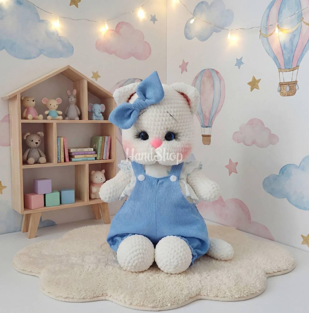 Авторська дитяча іграшка в'язаний білий котик 2026 Авторська дитяча іграшка в'язаний білий котик 2026