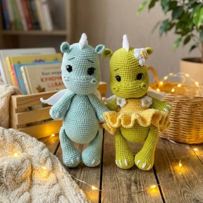 Сувенірна пара іграшки в’язані дракончики авторські сувеніри