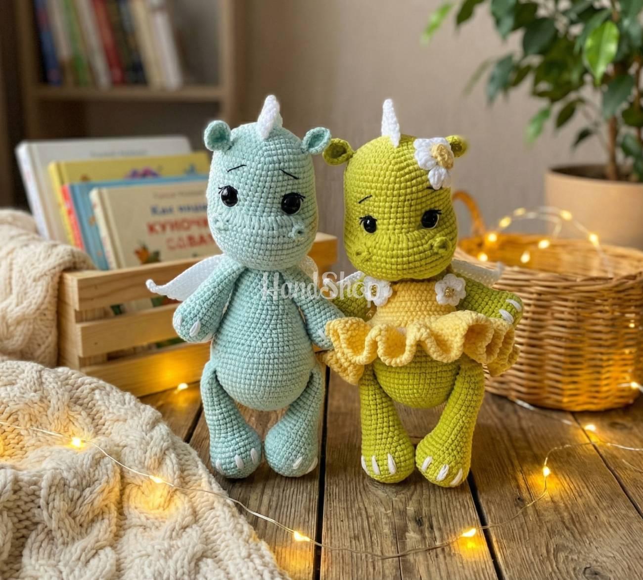 Сувенірна пара іграшки в’язані дракончики авторські сувеніри Сувенірна пара іграшки в’язані дракончики авторські сувеніри