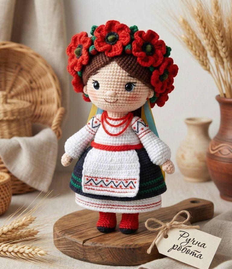 Сувенирная вязаная кукла украинка с веночком маки — фото 1