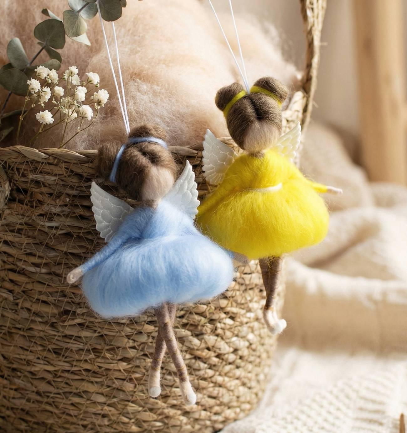 Сувенірна пара янголи ляльки в сукнях прапору України, 2 шт! Сувенірна пара янголи ляльки в сукнях прапору України, 2 шт!